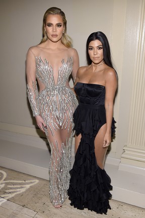 Khloe Kardashian e Kourtney Kardashian em evento em Nova York, nos Estados Unidos (Foto: Dimitrios Kambouris/ Getty Images/ AFP)