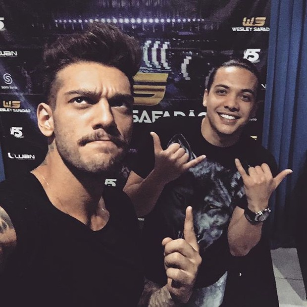 Lucas Lucco e Wesley Safadão em show na Zona Oeste do Rio (Foto: Instagram/ Reprodução)