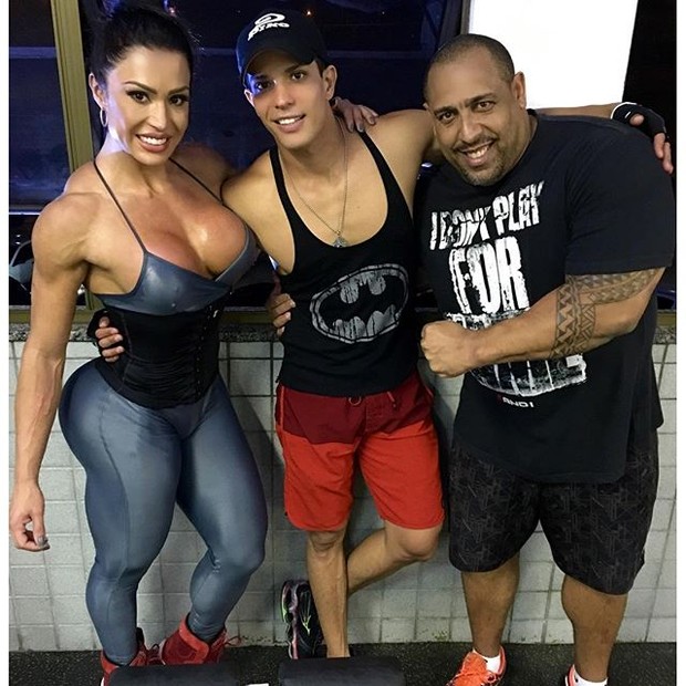 Gracyanne Barbosa com amigos (Foto: Reprodução/ Instagram)
