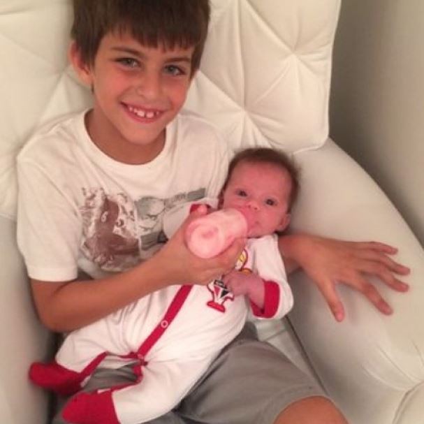 Lucas e Maria Eduarda, filhos de Henry Castelli (Foto: Reprodução/Instagram)