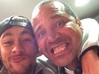 Neymar faz careta com o pai: 'Loucos como nós vivem pouco'