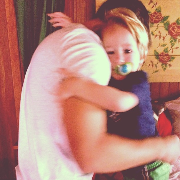 Danielle Winits posta foto do namorado, Amaury Nunes, com o filho Guy (Foto: Instagram)