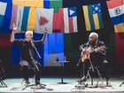Show de Caetano e Gilberto Gil tem protesto contra Eduardo Cunha