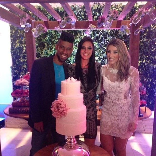 Léo Moura e Camila Silva com Dany Cavalieri em festa de casamento no Rio (Foto: Instagram/ Reprodução)