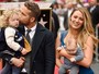 Blake Lively leva filhas em homenagem a Ryan Reynolds