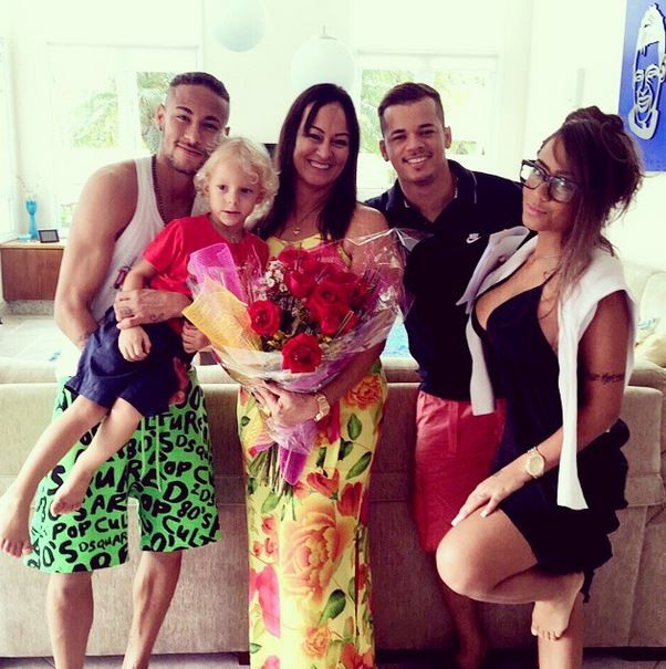 Neymar e família (Foto: Instagram/Reprodução)