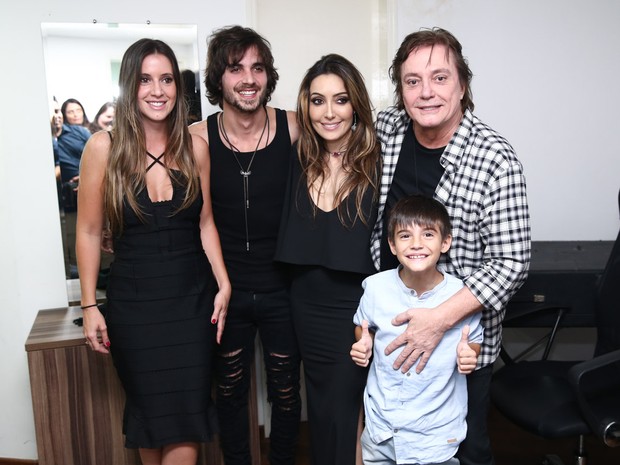 Fábio Jr. com os filhos Krizia, Fiuk, Tainá e Záion em show em São Paulo (Foto: Manuela Scarpa/ Brazil News)