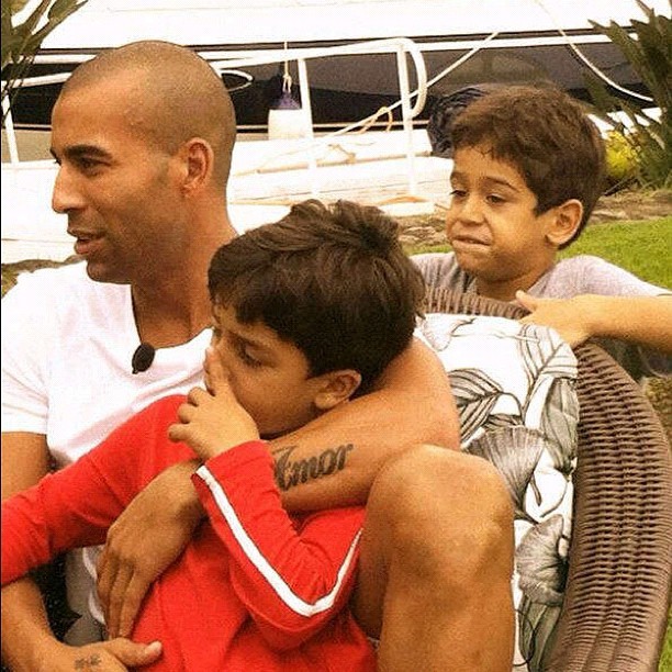 Emerson Sheik manda recado para os filhos e posta foto fofa (Foto: Instagram)
