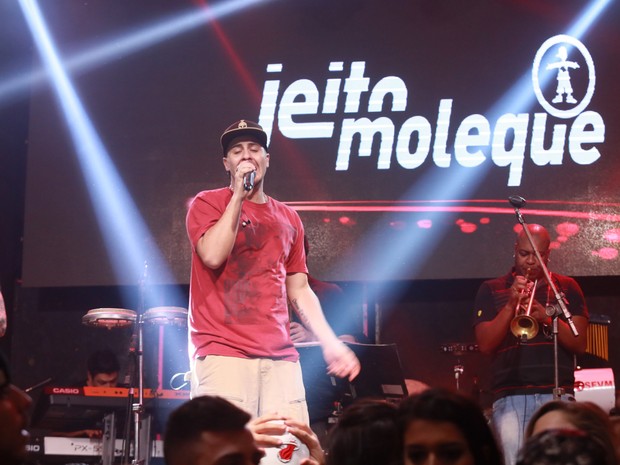 Grupo Jeito Moleque faz show em boate na Zona Oeste do Rio (Foto: Marco Macedo/ Divulgação)