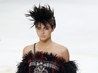 Kendall Jenner rouba a cena no desfile de alta-costura da Chanel, em Paris