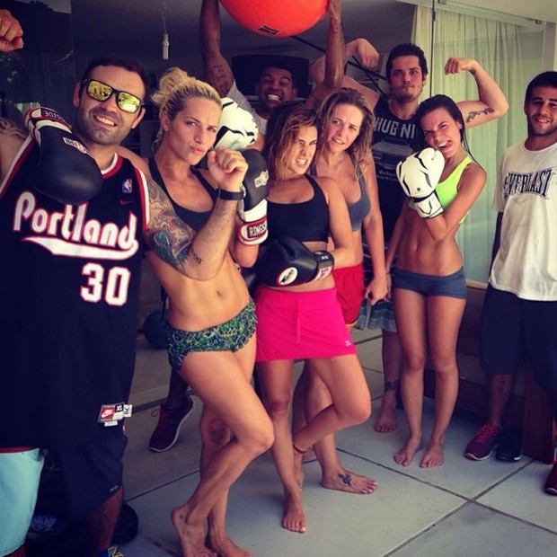 Giovanna Ewbank com Fernanda Paes Leme e amigos (Foto: Instagram / Reprodução)