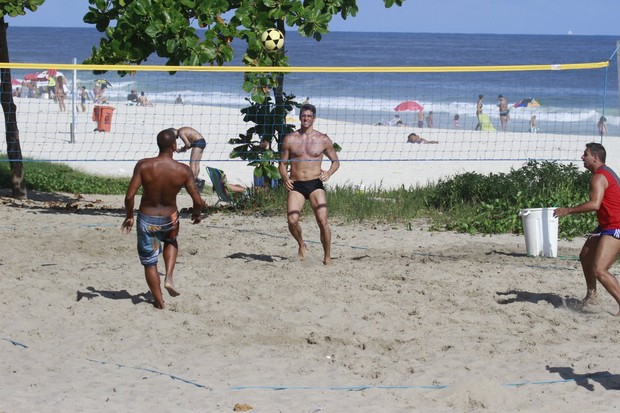 Marcio Garcia jogando futevolei (Foto: Dilson Silva/ Ag. News)