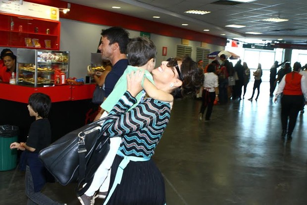 Juliana Paes com Pedro (Foto: RAPHAEL MESQUITA / FOTO RIO NEWS)