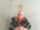Vera Holtz se fantasia de árvore de Natal e faz sucesso na web