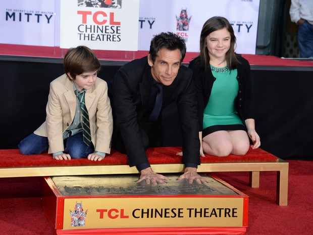 Bem Stiller com os filhos Quinn e Ella em Los Angeles, nos Estados Unidos (Foto: Robyn Beck/ AFP)