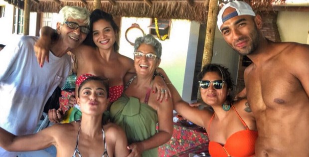 Juliana Paes reunida com a família (Foto: Reprodução/Instagram)