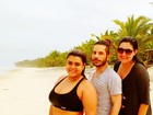 De biquíni, Preta Gil posa com amigos em praia: 'Reenergizando'