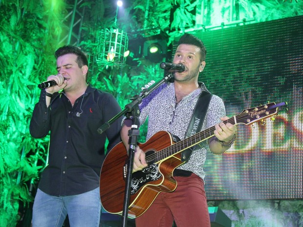 Dupla sertaneja Marcos e Belluti em show em São Paulo (Foto: Thiago Duran/ Ag. News)