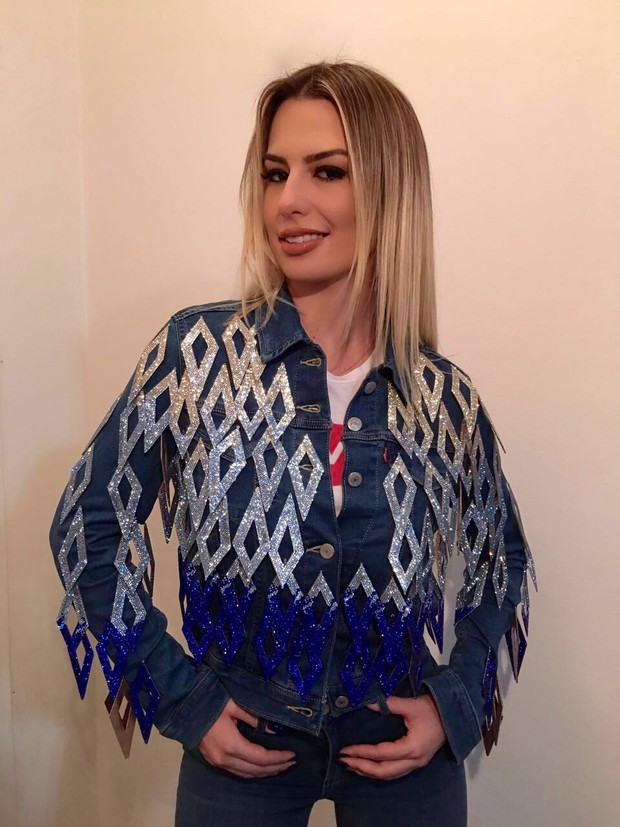Fernanda Keulla usa jaqueta jeans de R$ 30 mil (Foto: Divulgação)