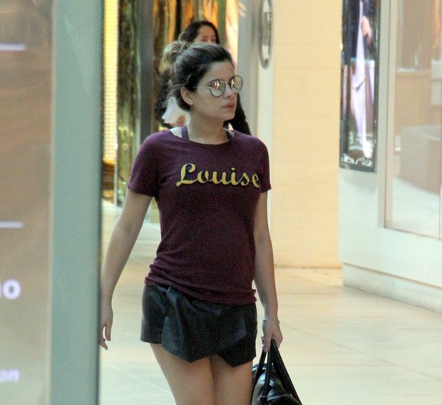 Grávida,Vanessa Giácomo passeia em shopping (Foto: Marcus Pavão/Agnews)