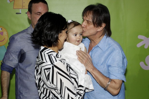 Roberto Carlos e família no aniversário da Laura Braga (Foto: Celso Tavares / EGO)