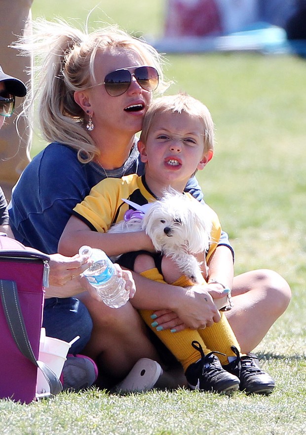 Britney Spears e o filho (Foto: The Grosby Group)