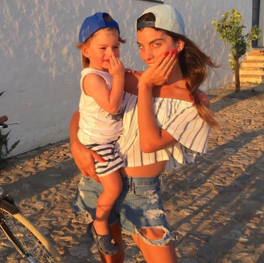 Joana Balaguer e filho (Foto: Reprodução/Instagram)