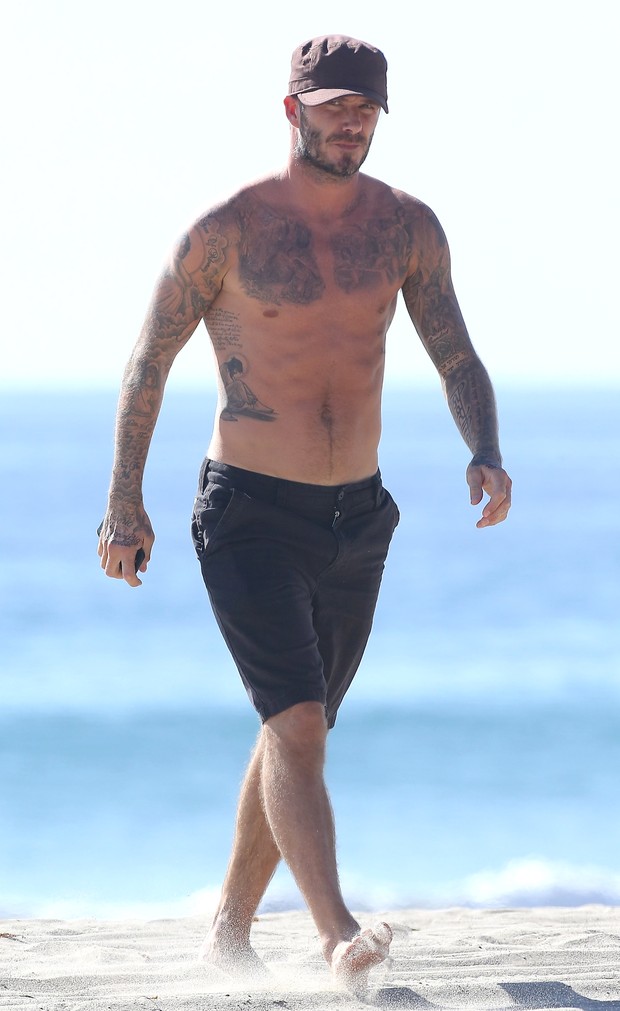 X17 - David Beckham em praia em Malibu, nos Estados Unidos (Foto: X17online/ Agência)