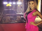 Andressa Urach usa vestido sexy em gravação de clipe