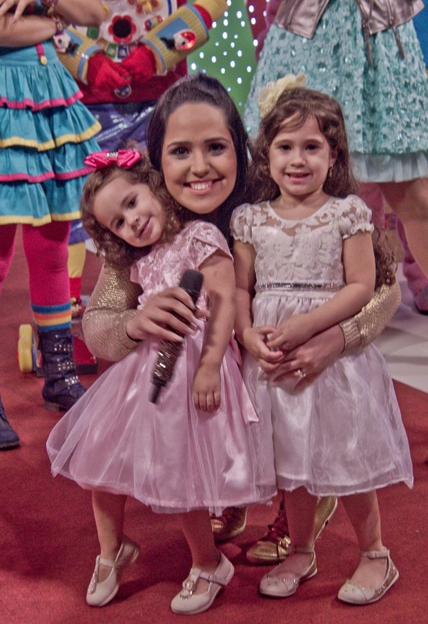 Perlla com as filhas (Foto: Divulgação/Kiko Photografo)