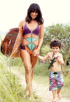 Dani Suzuki e Kauai mostram looks de moda praia para mães e filhos