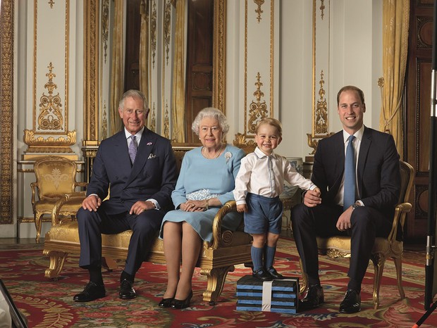Príncipe Charles, Rainha Elizabeth II, Prícinpe Geogre e Príncipe William (Foto: The British Monarchy/Reprodução)