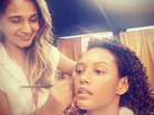 Taís Araújo posta foto começando maquiagem e ganha elogios dos fãs