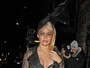 Look do dia: aos 49, Pamela Anderson exibe boa forma em look de renda