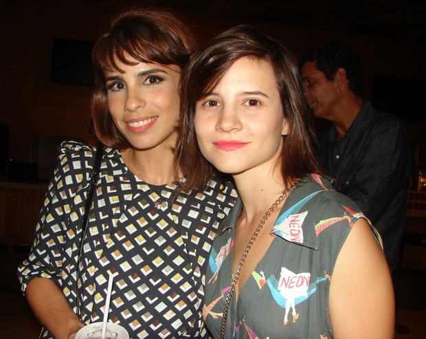 Maria Ribeiro e Bianca Comparato em pré-estreia de filme em São Paulo (Foto: Renan Katayama/ Agência Flash Glamour)