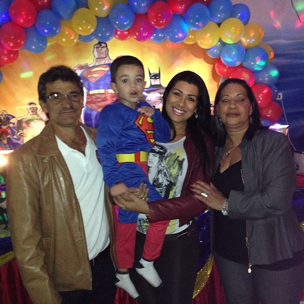Em meio a polêmica com ex de Naldo, Moranguinho posa em família (Foto: Reprodução/Instagram)