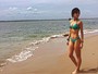 EGO Julianne Trevisol Mostra Corpinho Enxuto Em Praia Da Bahia