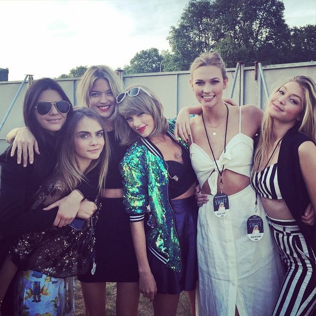 Taylor Swift com Kendall Jenner, Cara Delevingne, Karlie Kloss, Gigi Hadid, Martha Hunt e Serena  (Foto: Reprodução/Instagram)