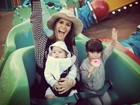 Fernanda Pontes se diverte com os filhos em parque de diversões