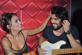 Alinne Rosa com o namorado, Rodrigo Fróes, em show em Salvador, na Bahia (Foto: Felipe Souto Maior/ Ag. News)