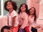 Luciano brinca com as filhas e a sobrinha: 'Farra de primas'