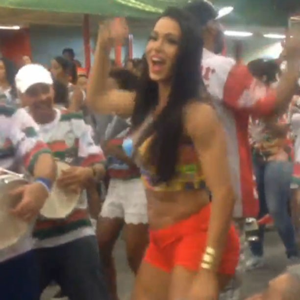 Gracyanne Barbosa na quadra da escola de samba paulista X9 Paulistana (Foto: Instagram/ Reprodução)