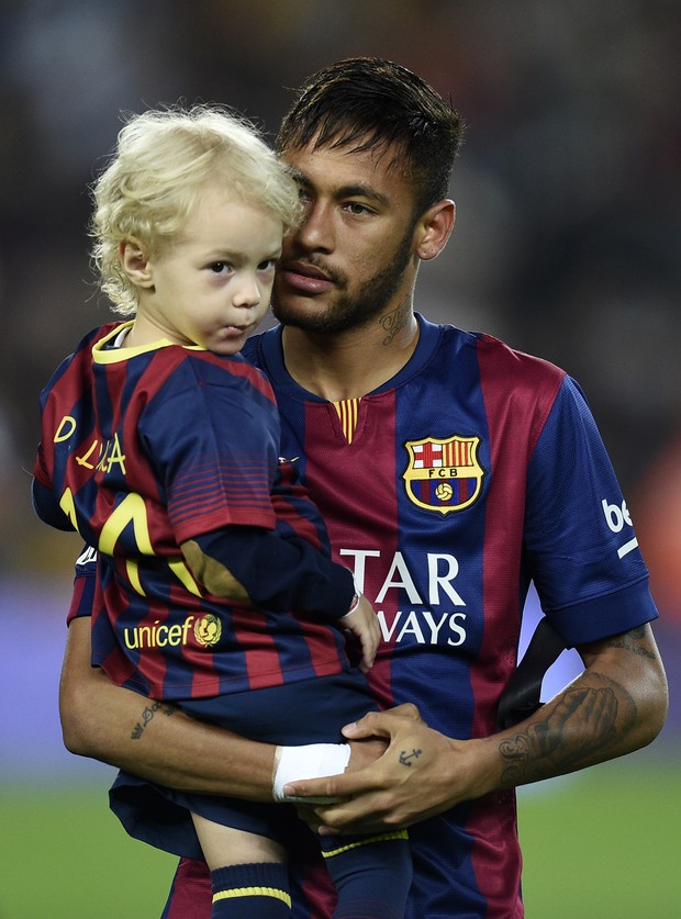 Neymar e Davi Lucca (Foto: AFP)