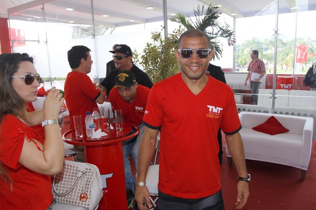 José Aldo no TNT Street Race (Foto: Gil Rodrigues/ Foto Rio News)