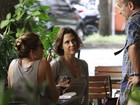 Guilhermina Guinle almoça com amiga em restaurante no Rio 