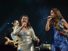 Preta Gil abraça Ivete Sangalo após dueto em show em Salvador
