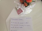 Camila Rodrigues comemora oito meses de casada e ganha flores