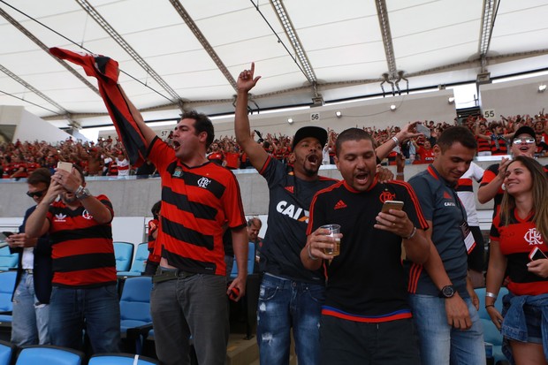 Thiago Lacerda torce pelo Flamengo (Foto: Dilson Silva/Agnews)