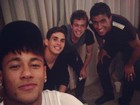 Neymar curte noite com companheiros de seleção