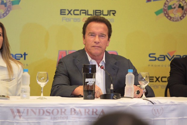Arnold Schwarzenegger em coletiva no Rio (Foto: Marcello Sá Barreto / AgNews)